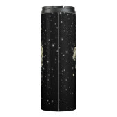 Hand halten eines Kristalls unter dem Mondlicht Thermosbecher (Rückseite)