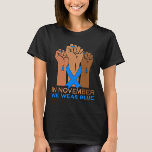 Hand im November tragen wir Blaues Diabetes-Bewuss T-Shirt