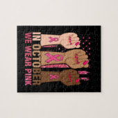 Hand Im Oktober tragen wir rosa Brustkrebs Puzzle (Horizontal)