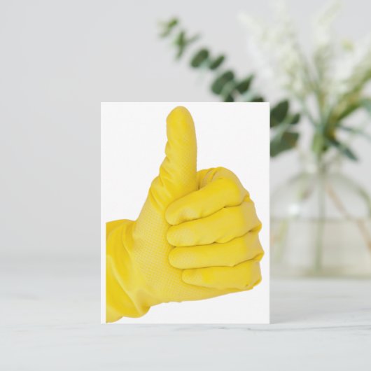 Hand in gelbem Latex Handschuh Postkarte (Stehend Vorderseite)