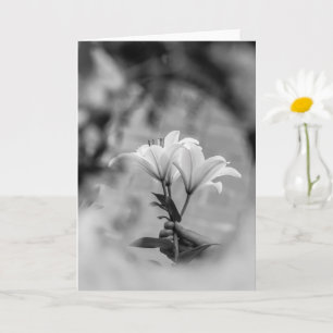Hand mit Lilien haltend – Schwarze und weiße Beile Karte