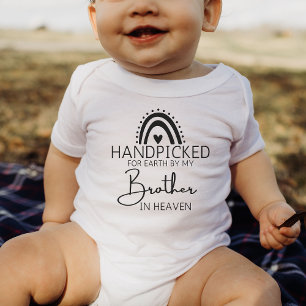 Hand von meinem Bruder im Himmel für die Erde gep Baby Strampler