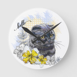 Hand zeichne lustige Schwarzbrikkatze mit Blume Runde Wanduhr