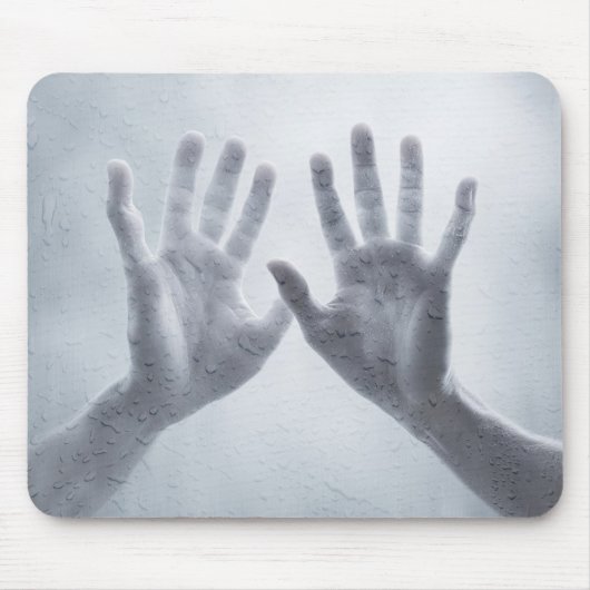 Hände auf feuchtem Dampfglas Mousepad (Vorne)