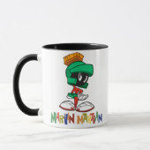 Hände auf Hüften MARVIN THE MARTIAN™ Tasse (Links)