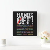 Hände aus Protest Quadratische Wanduhr (Zuhause)