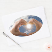 Hände der Liebe Ovaler Aufkleber (Umschlag)