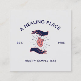 Hände, die das menschliche Herz halten Quadratische Visitenkarte