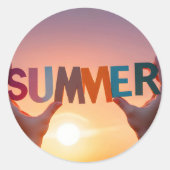 Hände, die Sommertext halten Runder Aufkleber (Vorderseite)