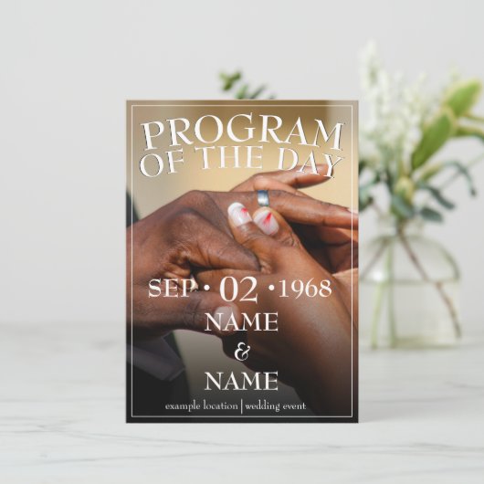 Hände eines Ehepaares mit Ring (Stehend Vorderseite)