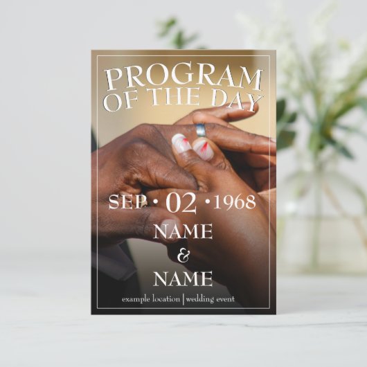 Hände eines Ehepaares mit Ring (Stehend Vorderseite)