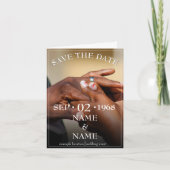 Hände eines Ehepaares mit Ring Ankündigung (Vorderseite)