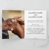 Hände eines Ehepaares mit Ring Karte (Innenseite)