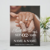 Hände eines farbigen Ehepaares mit Ring (Stehend Vorderseite)