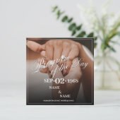 Hände eines farbigen Ehepaares mit Ring (Stehend Vorderseite)