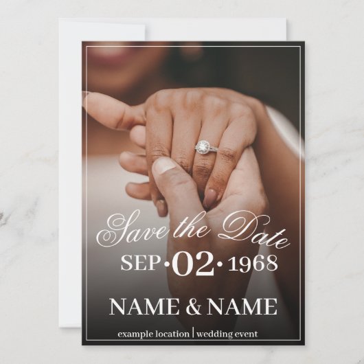 Hände eines farbigen Ehepaares mit Ring (Vorderseite)