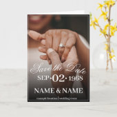 Hände eines farbigen Ehepaares mit Ring Karte (Gelbe Blume)