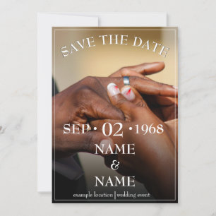 Hände eines farbigen Hochzeitspaares Button auf de