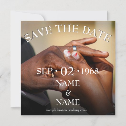 Hände eines farbigen Hochzeitspaares Button auf de (Vorderseite)