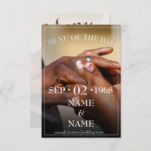 Hände eines farbigen Hochzeitspaares Button auf de Begleitkarte (Vorne/Hinten)