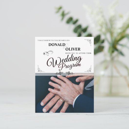 Hände eines homosexuellen Ehepaares mit Rings (Stehend Vorderseite)