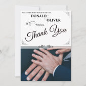 Hände eines homosexuellen Ehepaares mit Rings (Vorderseite)