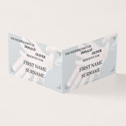 Hände eines homosexuellen Ehepaares mit Rings (Vorderseite)