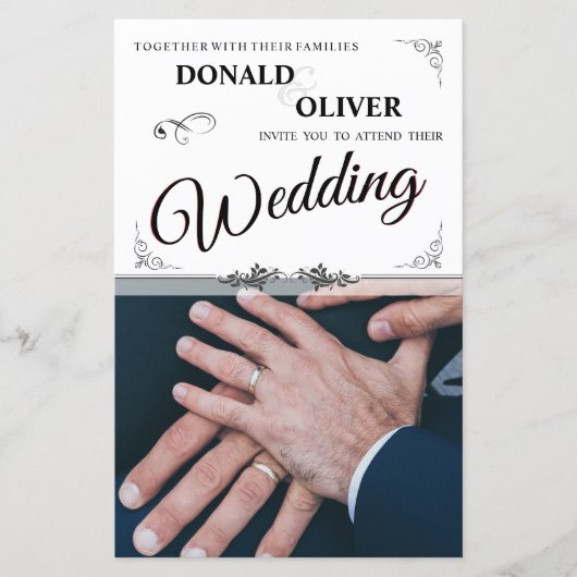 Hände eines homosexuellen Ehepaares mit Rings (Vorderseite)