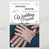 Hände eines homosexuellen Ehepaares mit Rings (Vorderseite)