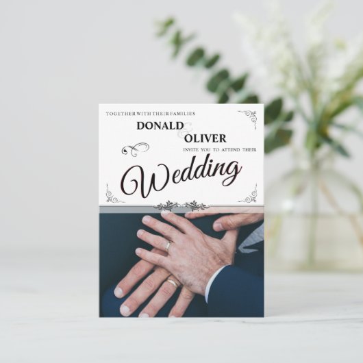 Hände eines homosexuellen Ehepaares mit Rings Begleitkarte (Stehend Vorderseite)