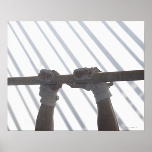 Hände eines männlichen Turniers, der waagerecht gr Poster (Vorne)