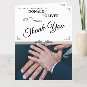 Hände eines schwulen Hochzeitspaares mit Ringen Dankeskarte