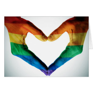 Hände gemalt als Regenbogen-Herz