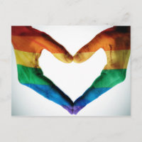 Hände gemalt als Regenbogenherz