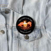 Hände halten Leuchtende Kerze mit Bibelbotschaft Button (Beispiel)