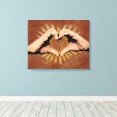Hände in der Form eines Herzens, Liebe-Design Leinwanddruck (Insitu (Holzboden))