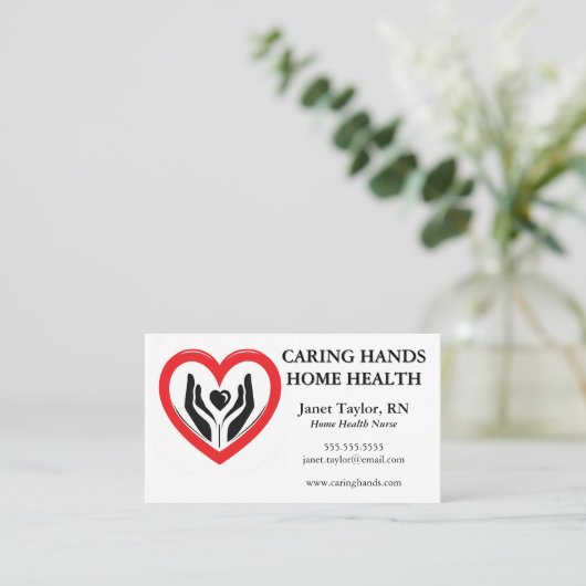 Hände in einer Herz-Zuhause-Krankenversorgung Visitenkarte (Stehend Vorderseite)