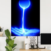 Hände mit dem universellen strahlblauen Weiß heile Poster (Heimbüro)