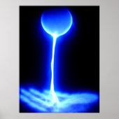 Hände mit dem universellen strahlblauen Weiß heile Poster (Vorne)