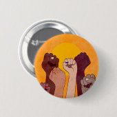 Hände mit Faust oben über der gelben Sonne aufgeha Button (Vorne & Hinten)