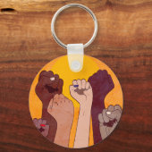 Hände mit Faust oben über der gelben Sonne aufgeha Schlüsselanhänger (Vorderseite)