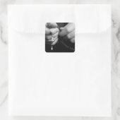 Hände mit Rosary Quadratischer Aufkleber (Tasche)