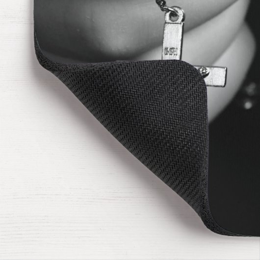 Hände mit Rosenkranzperlen Mousepad (Ecke)