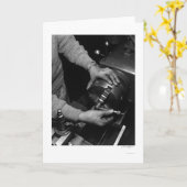 Hände von Drehbank-Arbeitskraft 1943 Karte (Gelbe Blume)