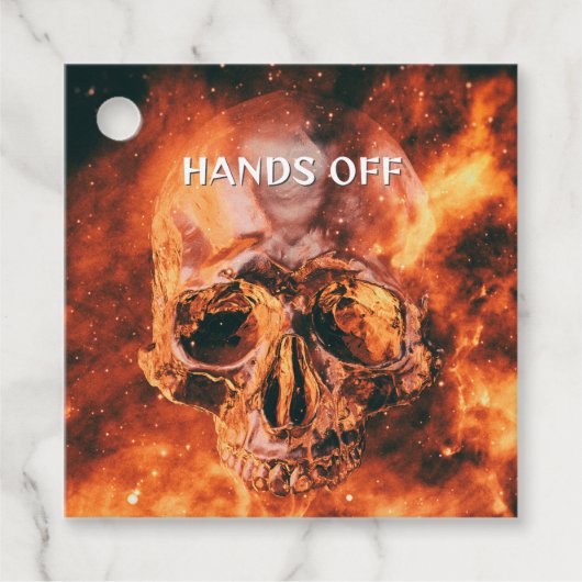 Hände weg. Flammenschädel im Weltraum Geschenkanhänger (Vorderseite)