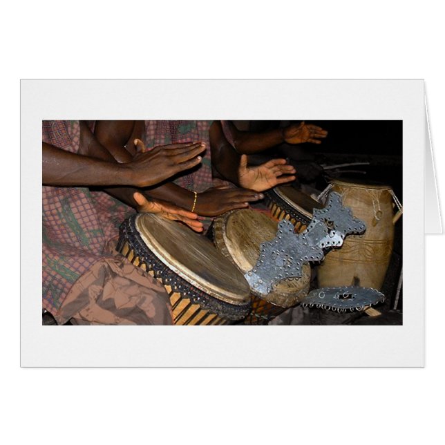 Hände zu den Trommel-Herzen zum Gott (Vorderseite (Horizontal))