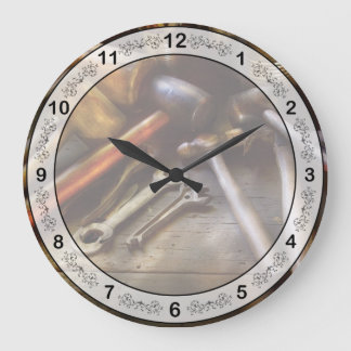 Handel - Handyman - Eine Sammlung von Hammers Große Wanduhr