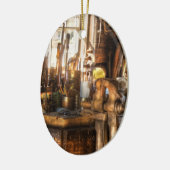 Handel - Handyman - Messy Workbench Keramikornament (Links)
