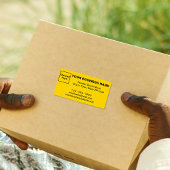 Handelsmarke auf gelbem Etikett