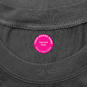 Handelsmarke auf rosa Kleidungsmarke Etiketten